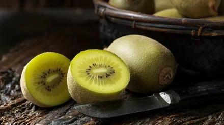 Miért érdemes kivit enni lefekvés előtt?