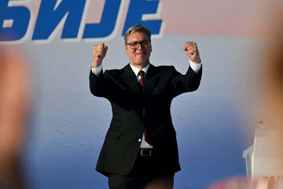 Vučić lemond, hogy megtarthassa hatalmát