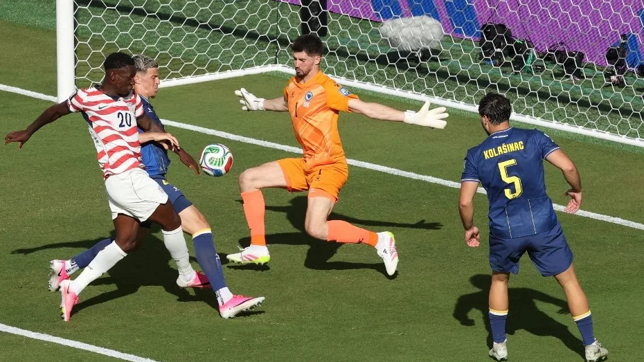 Balogun és Tillman góljaival, 10 emberrel is: A harmadik társházigazda is magabiztos győzelemmel jutott tovább
