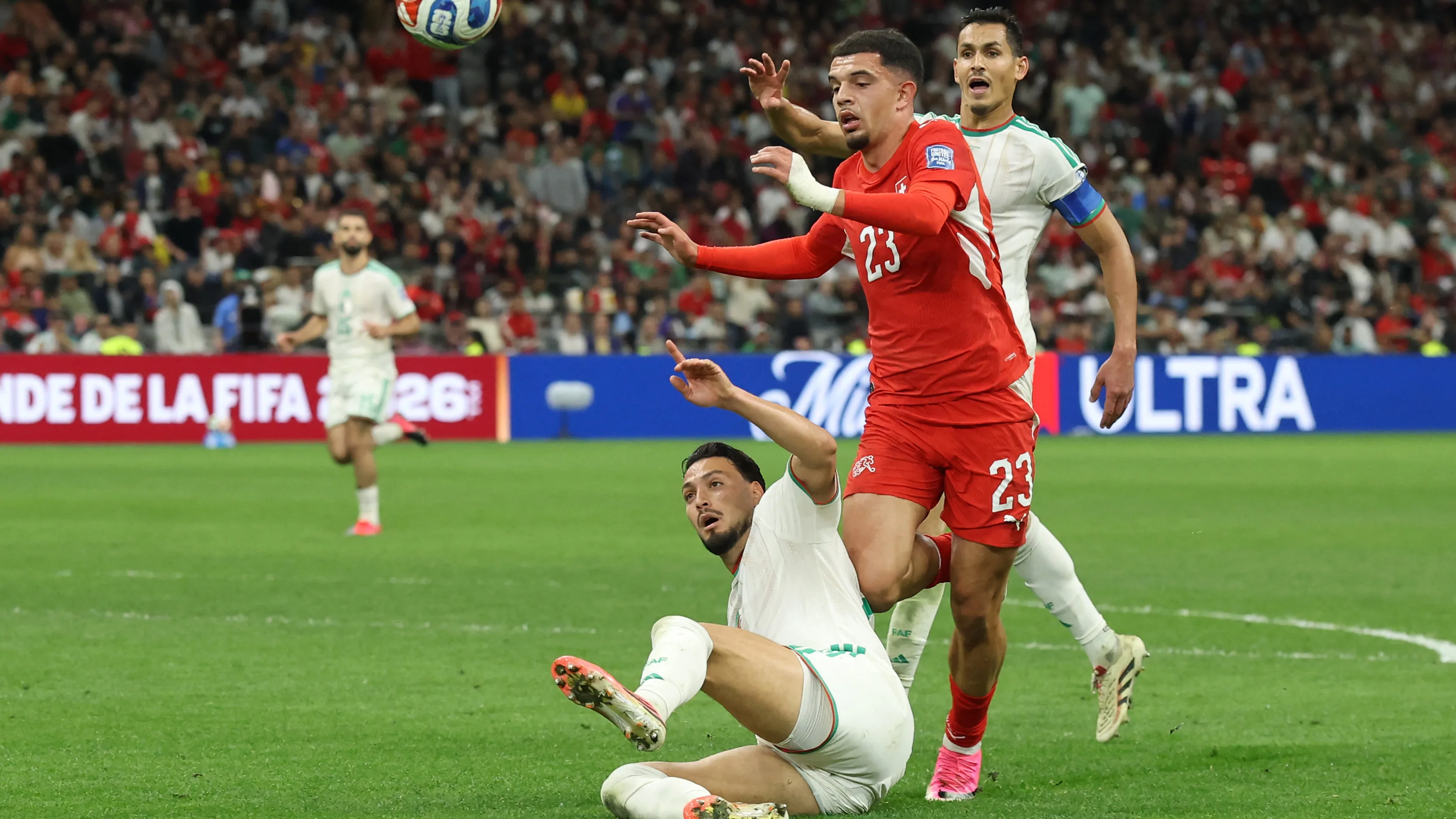 Magabiztos svájci siker és továbbjutás Algéria ellen