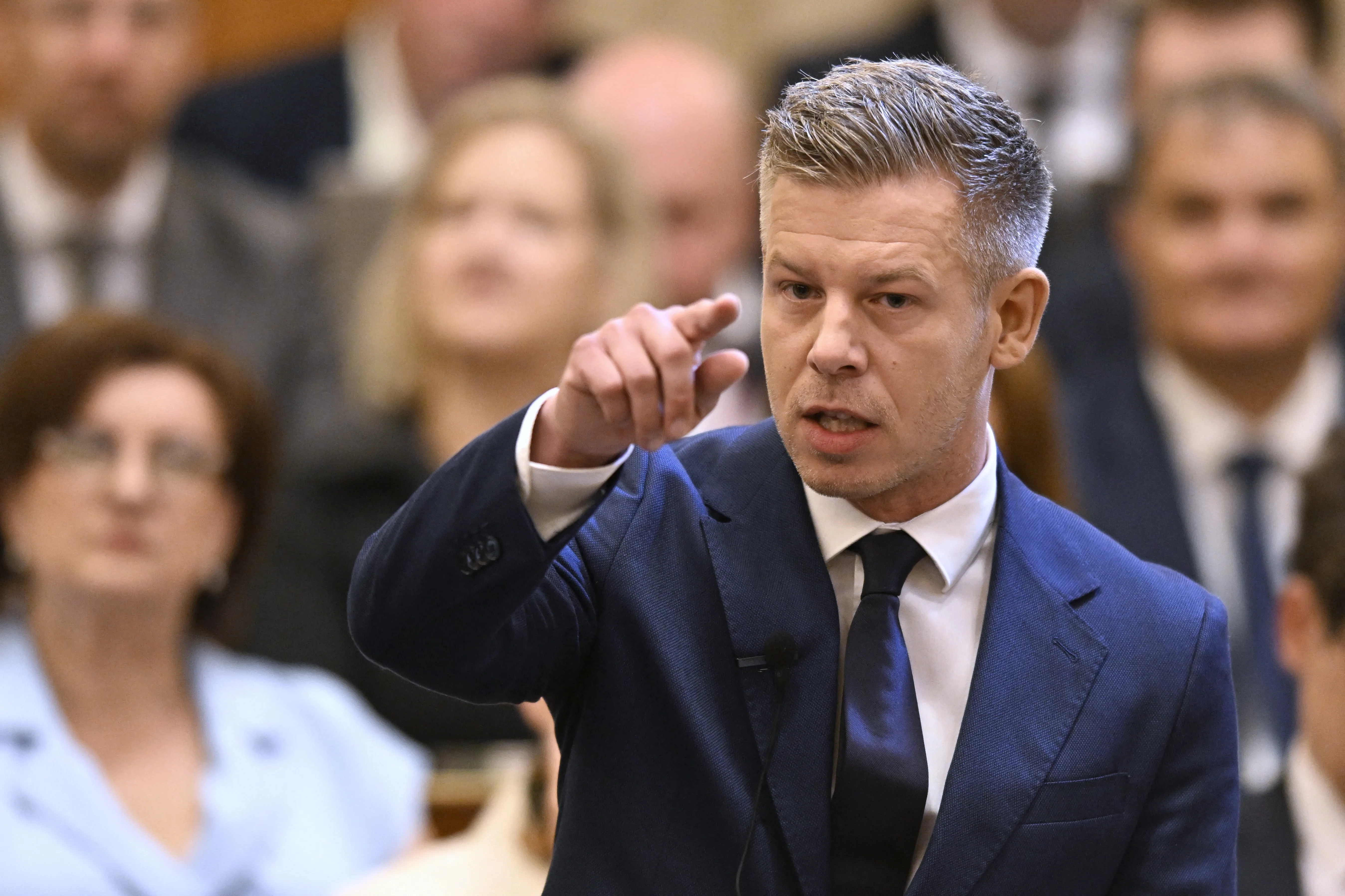 Magyar Péter: Szimbolikusan 19:56-kor indul újra az M1 adása