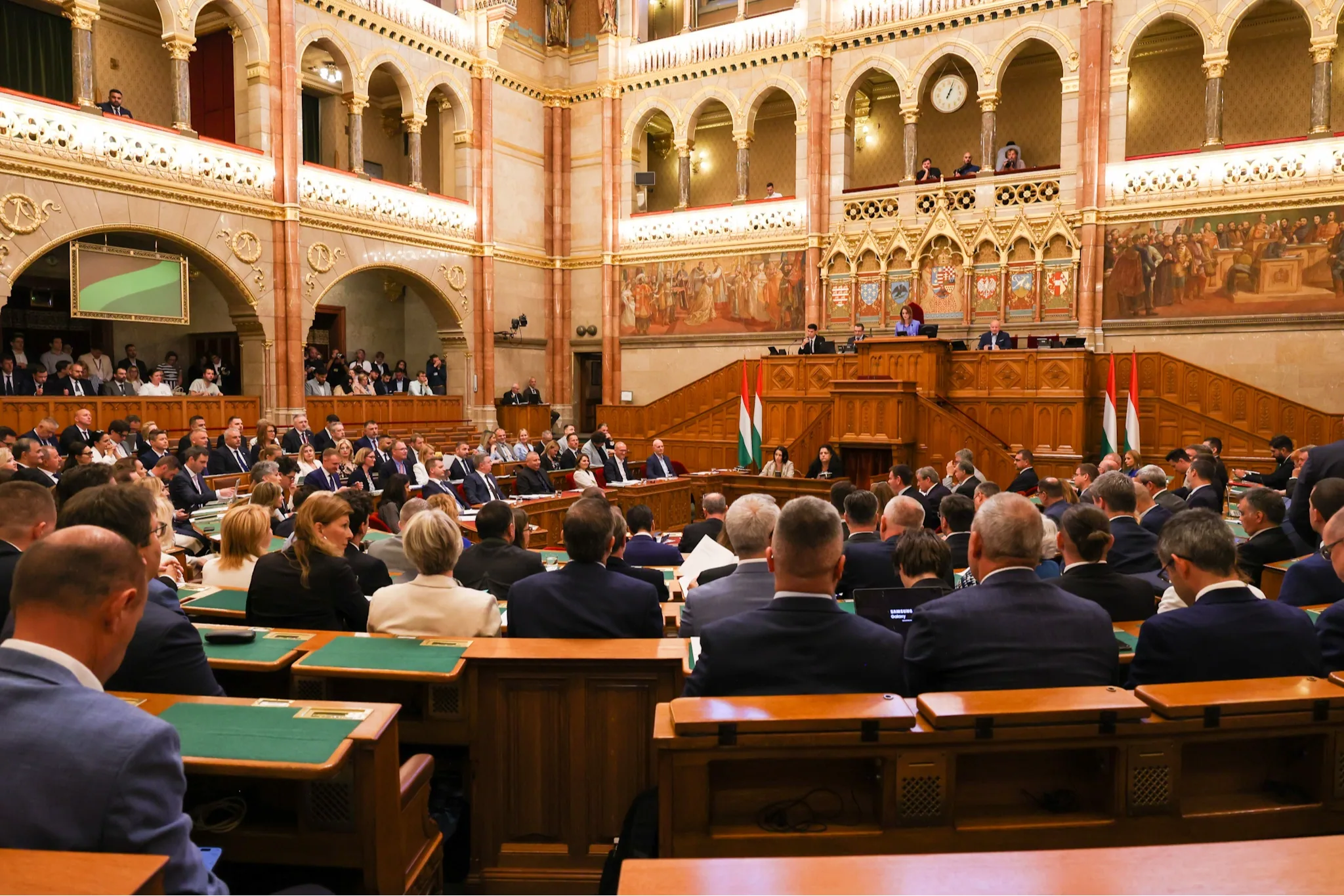 Kezdődik az alaptörvény tizenhetedik módosításának vitája