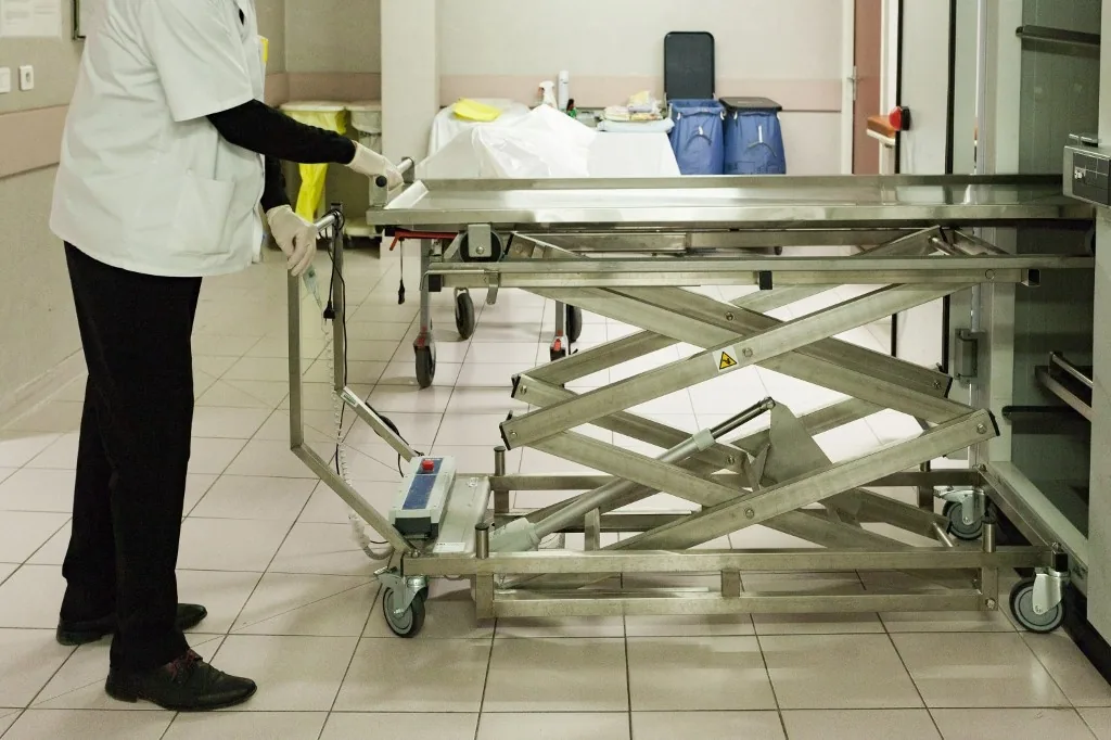 Egy halottnak nyilvánított csecsemő „életre kelt”  a hullaházban