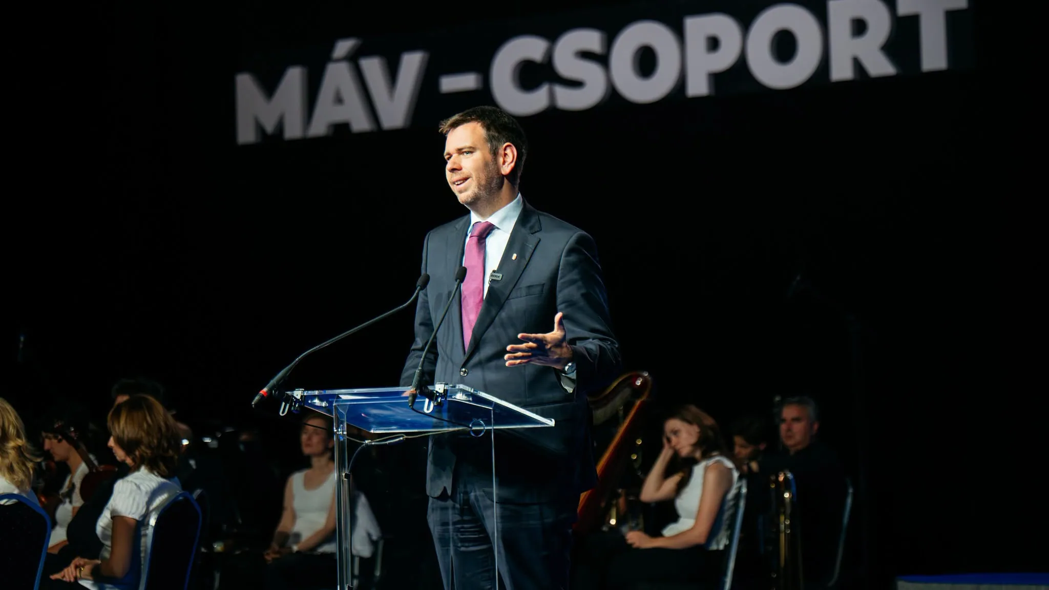 Vitézy: Új alapokra helyezzük a magyar vasutat + VIDEÓ