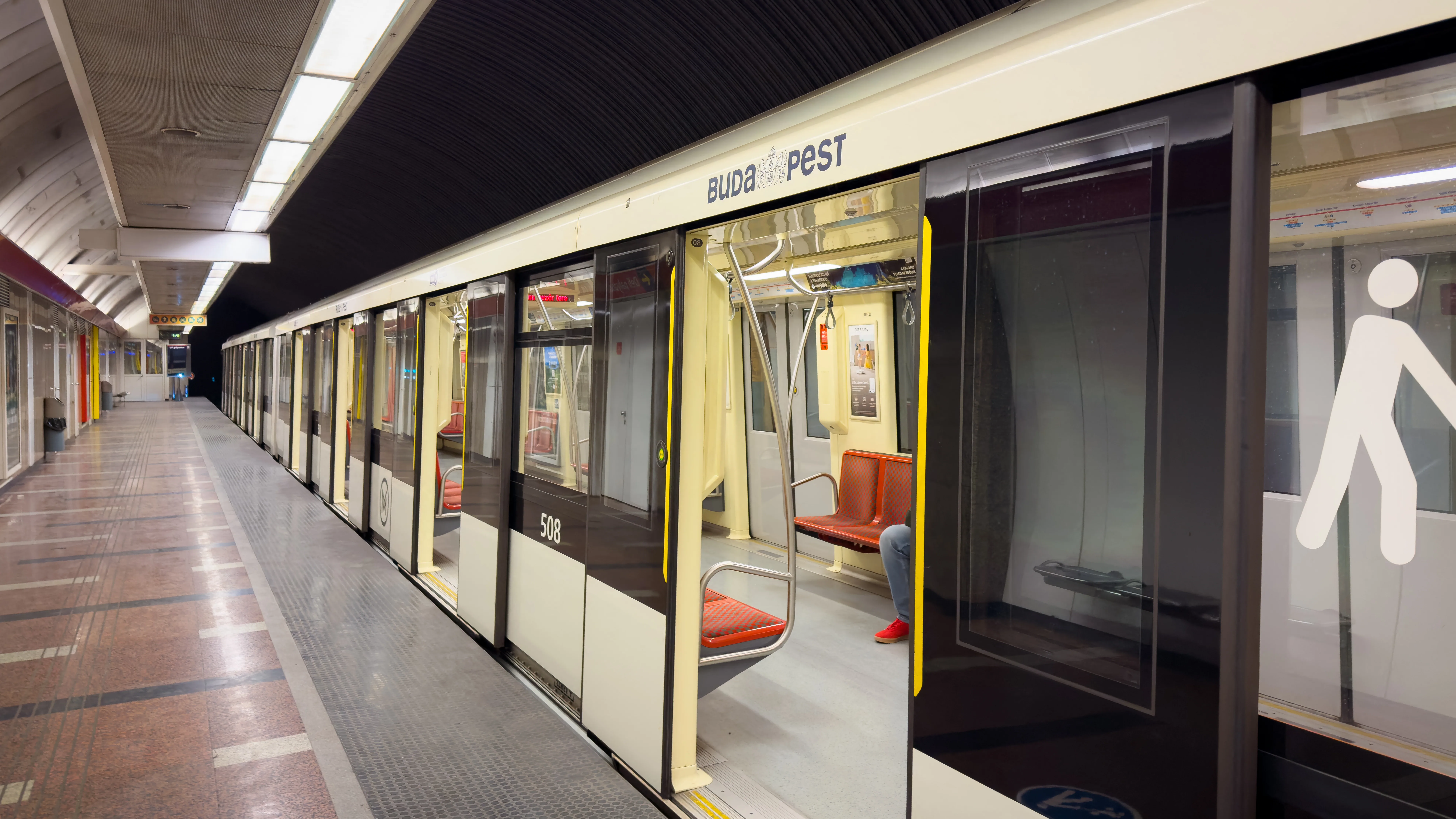M2 2-es metró