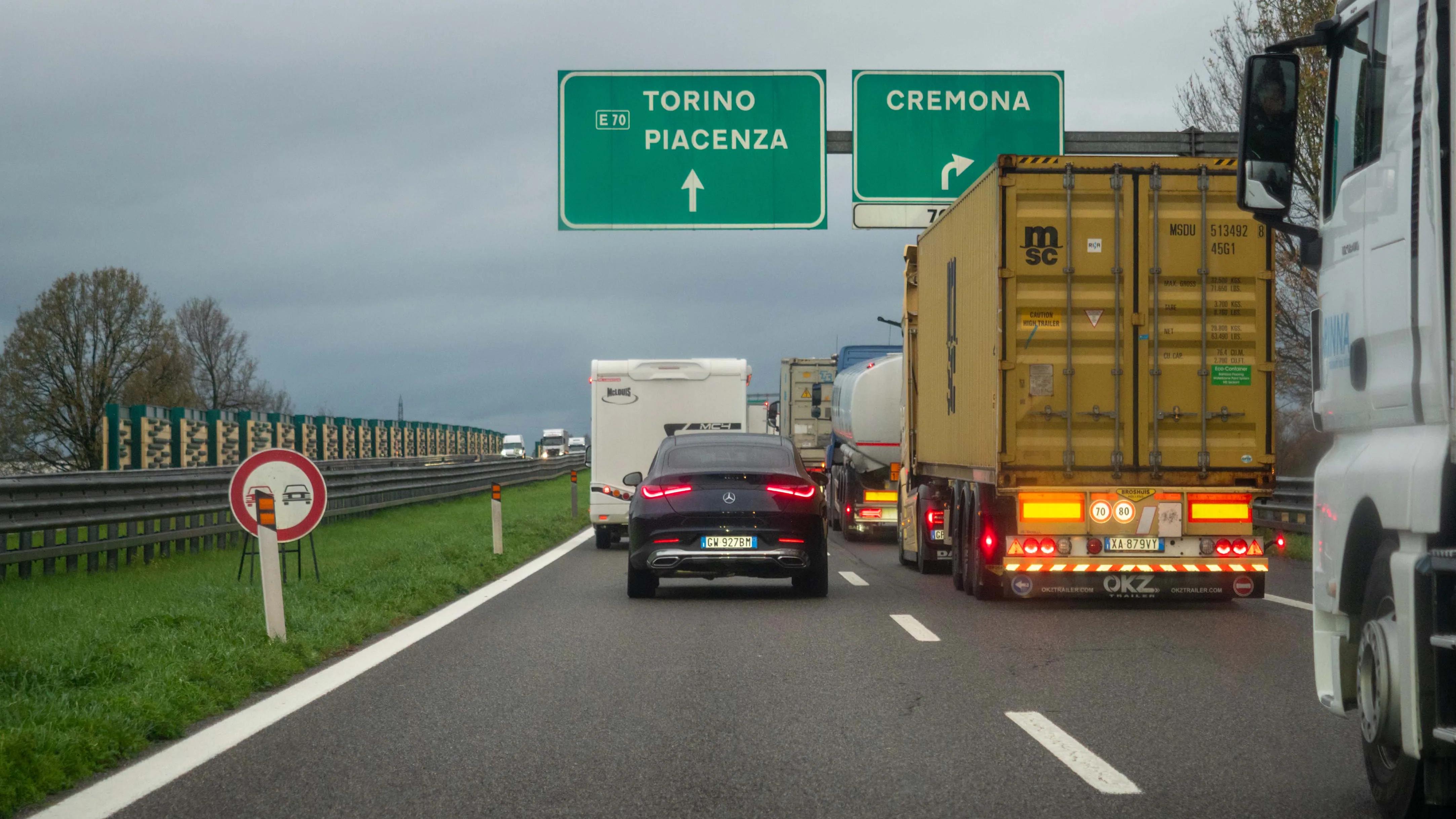 100 kilométeren át utaztak elhunyt fiukkal a szülők