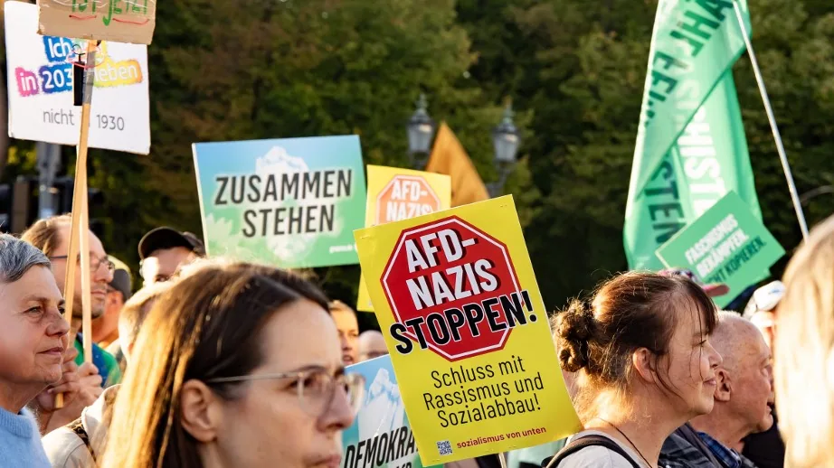 Tömegtüntetés Berlinben az AfD ellen