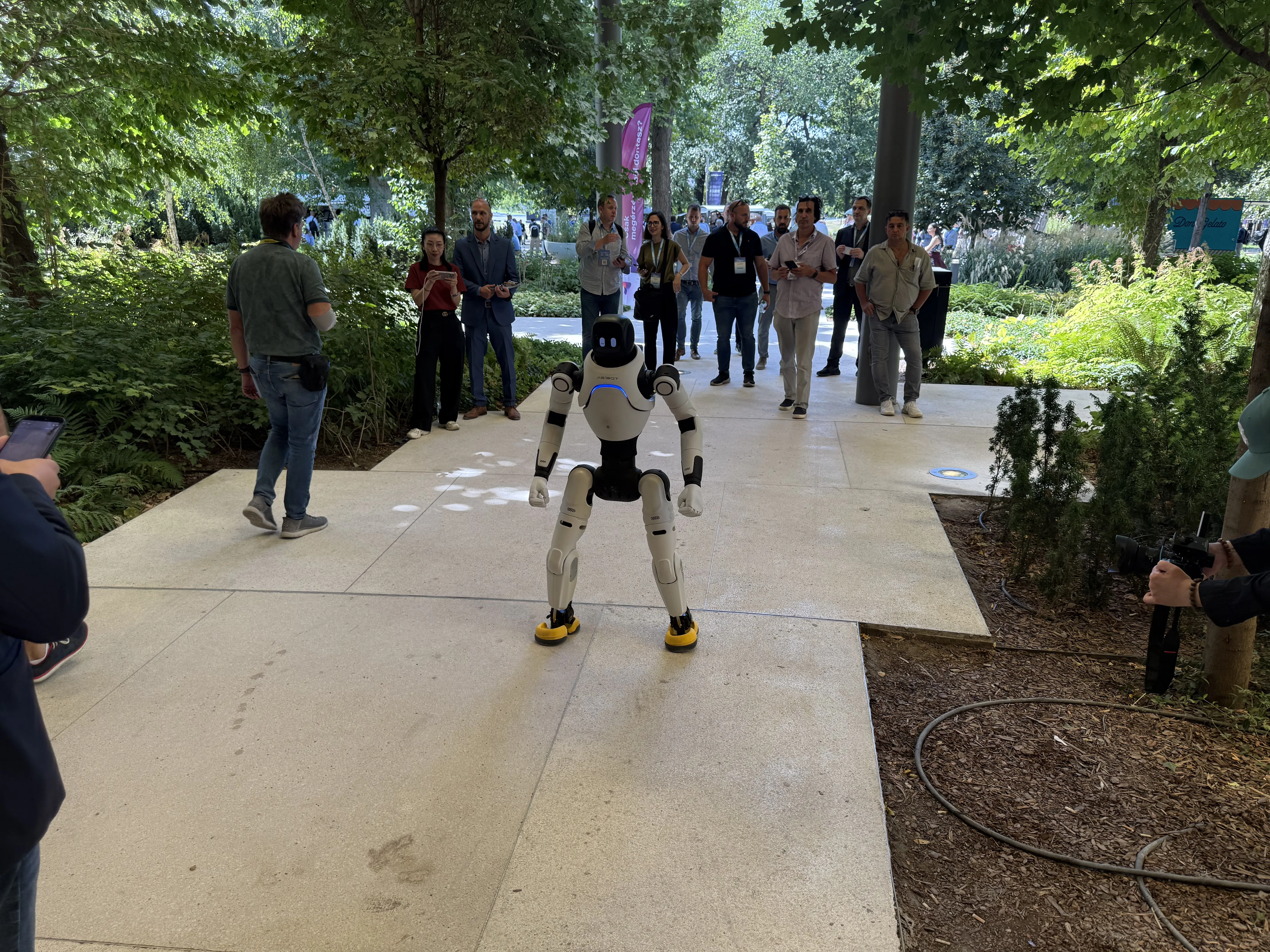 AI SUMMIT 2026 Robotok mindenhol
