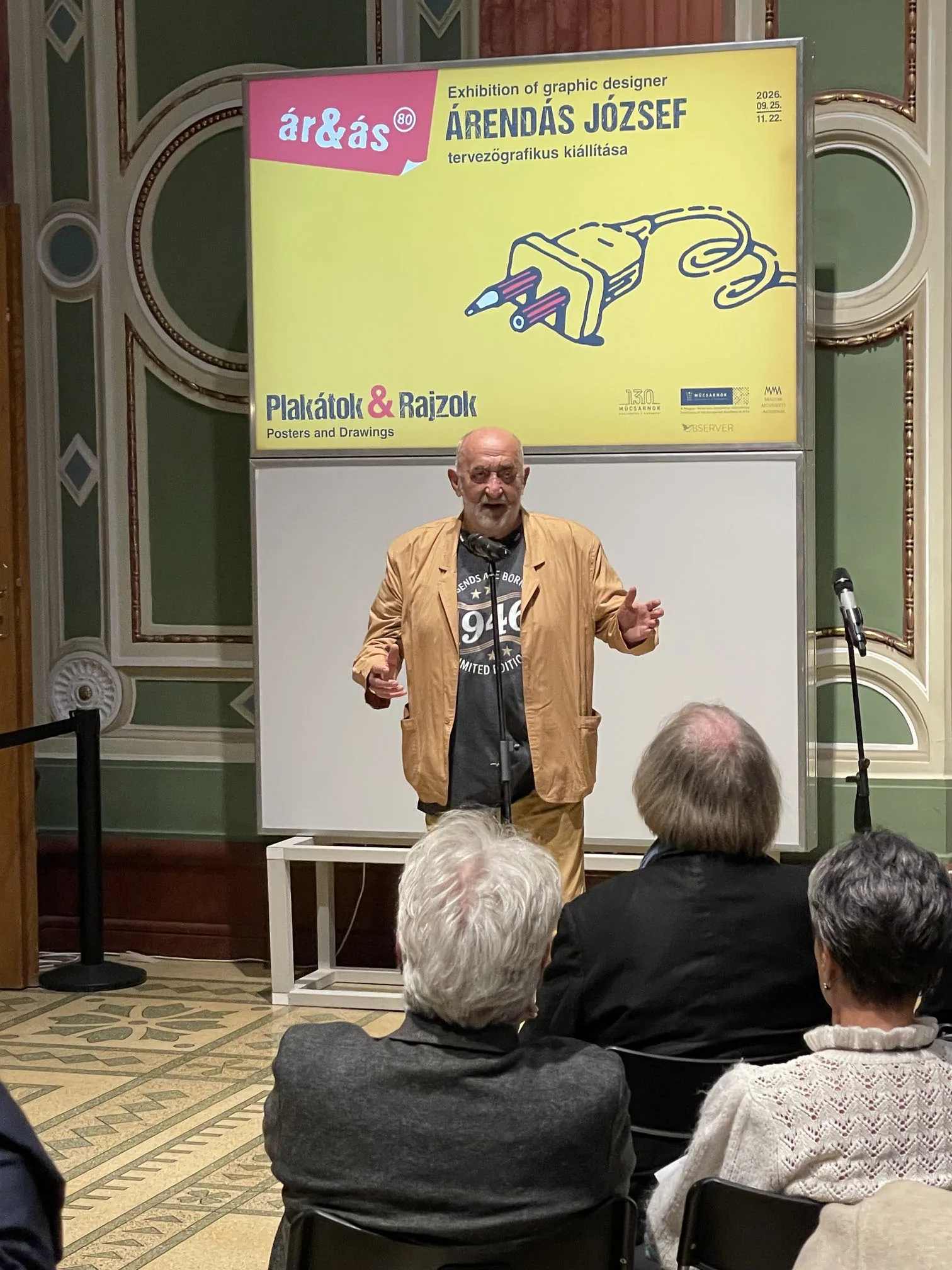 Árendás József tervezőgrafikus a kiállításmegnyitón kaptuk