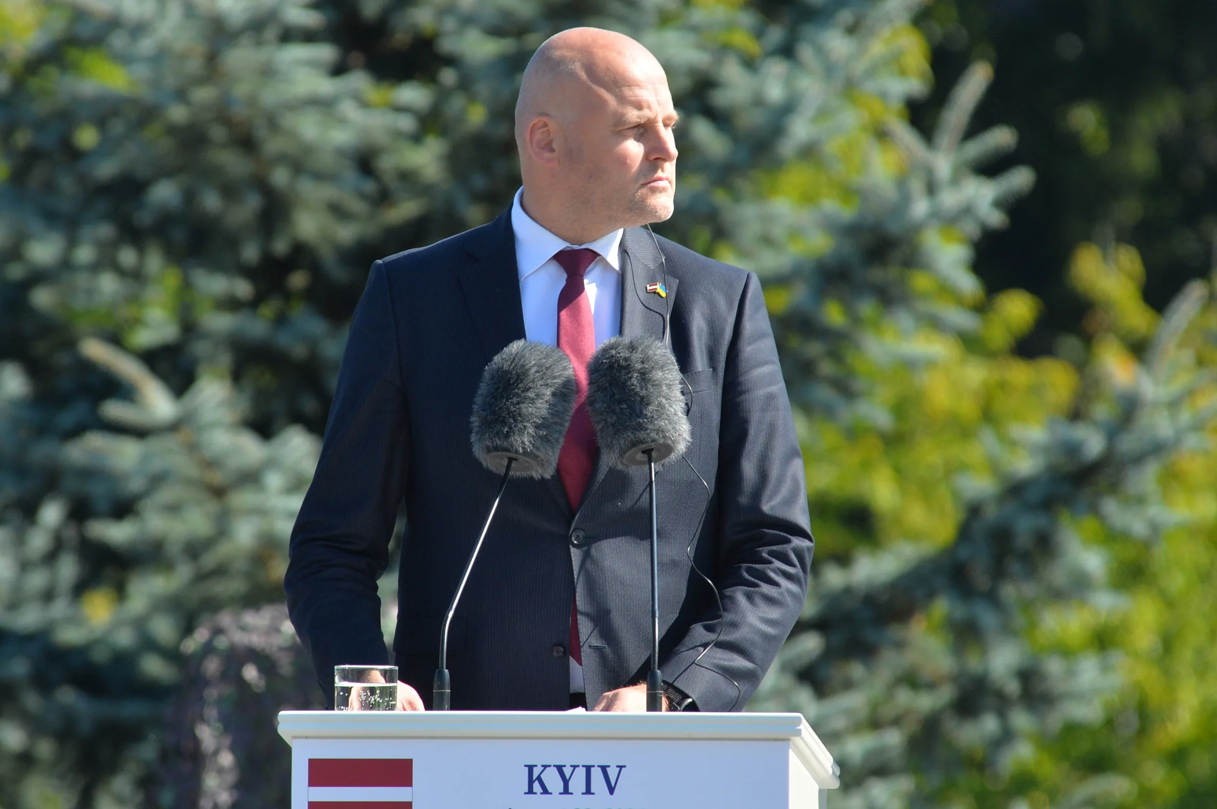 Andris Kulbergs lett miniszterelnök részt vesz az állami zászló felvonásának ünnepségén az Ukrán Nemzeti Történeti Múzeumban, a második világháborús emlékműkomplexumban, a nemzeti zászló napján, Kijev, Ukrajna, 2026. augusztus 23. Andris Kulbergs lett miniszterelnök részt vesz az állami zászló felvonásának ünnepségén az Ukrán Nemzeti Történeti Múzeumban, a második világháborús emlékműkomplexumban, a nemzeti zászló napján, Kijev, Ukrajna, 2026. augusztus 23.