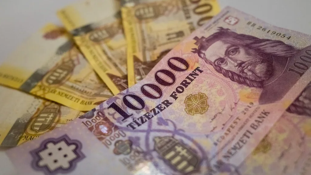készpénz forint